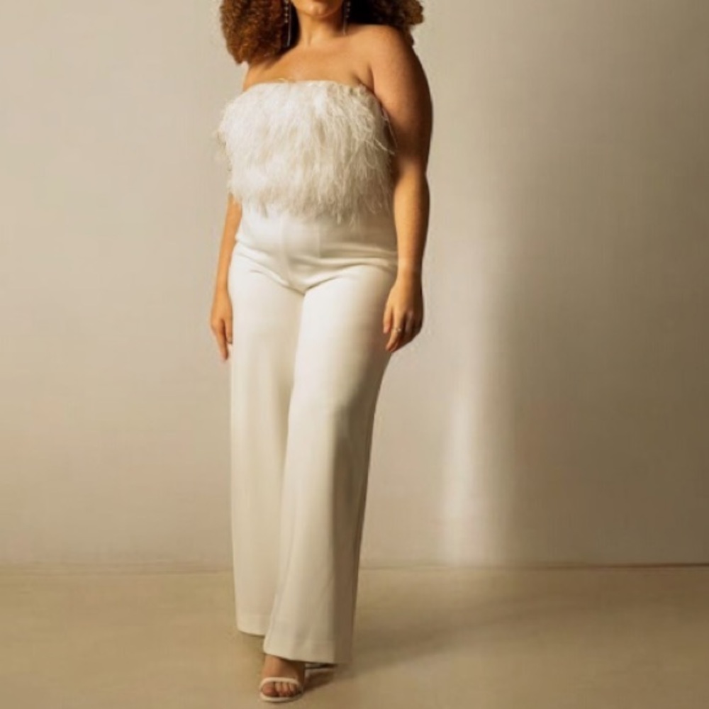 ELOQUII Bridal Ostrich
Feather Trim
Wide Leg Jumpsuit Off White
Size Plus
18 NWT